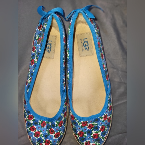 Ugg flower espadrilles. - Picture 1 of 4